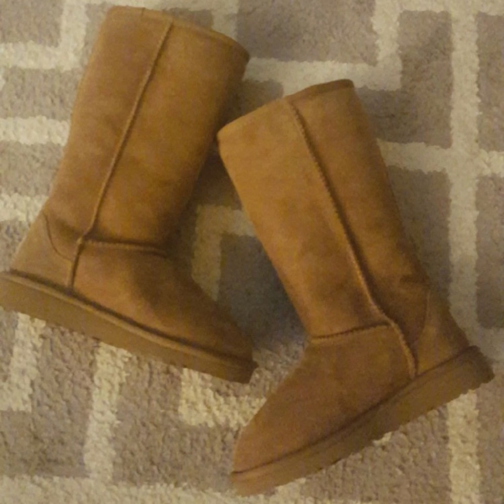 New Uggs tan tall boots size 1 youth